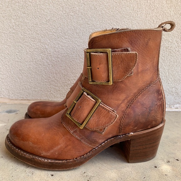Frye ‘Sabrina Double Buckle’ Ankle Boot - Saddle - Picture 5 of 8